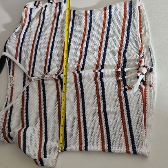 Love Wins Shirt Womens Size L Mesh Sweater Knit - Picture 6 of 8